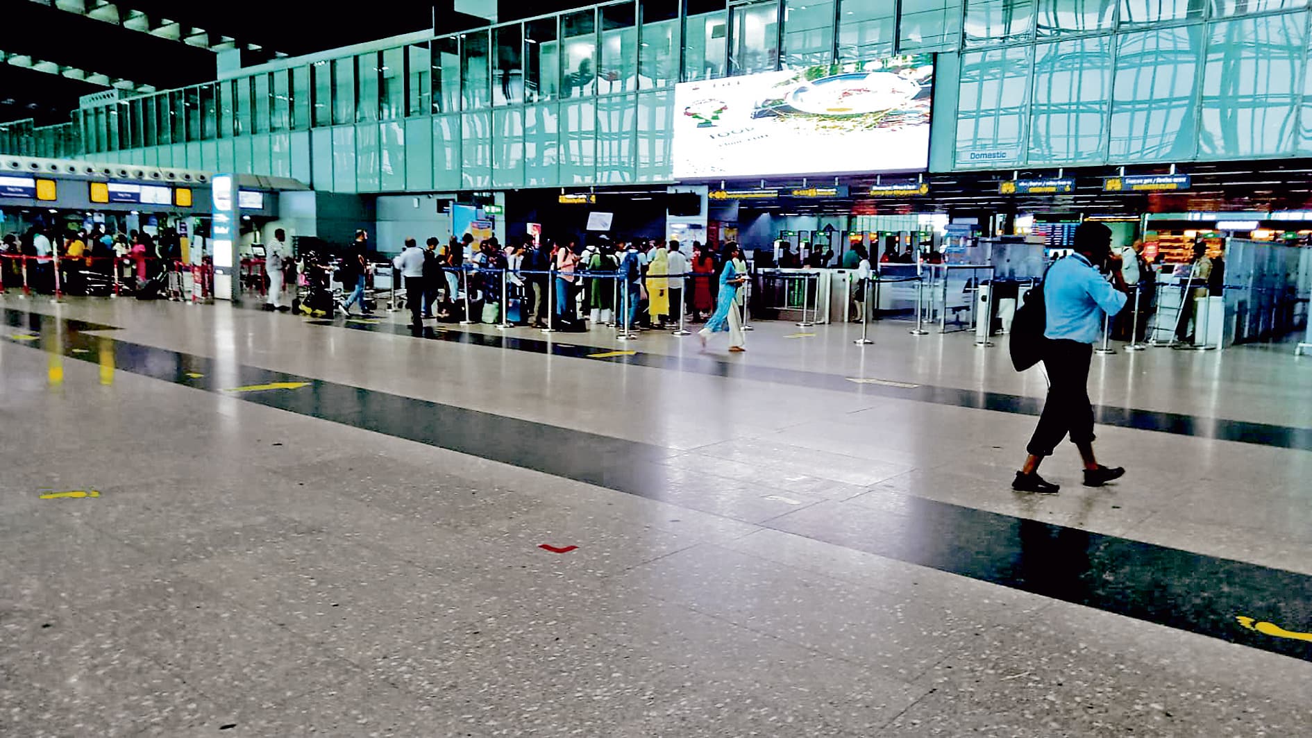 21 घंटे बाद कोलकाता एयरपोर्ट पर शुरू हुई विमान सेवा