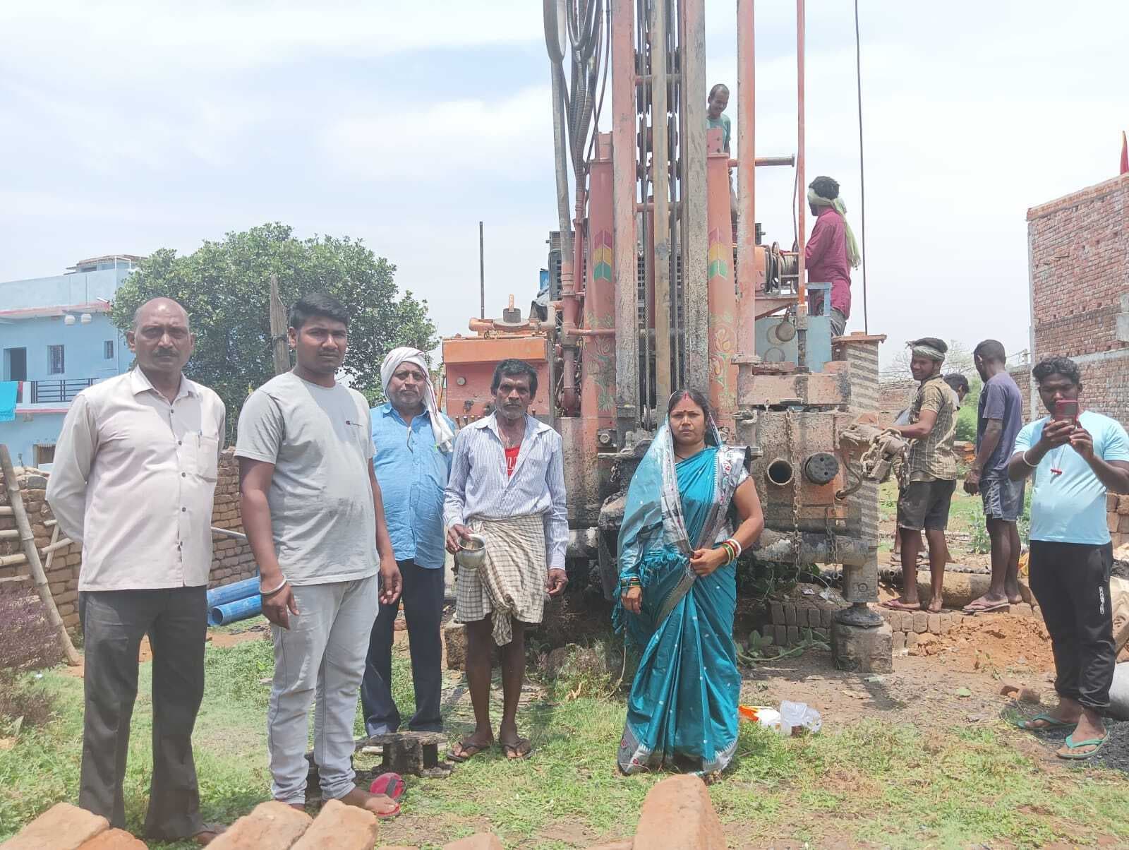 अपने क्षेत्र की महिलाओं को सशक्त बना रही हैं मुखिया