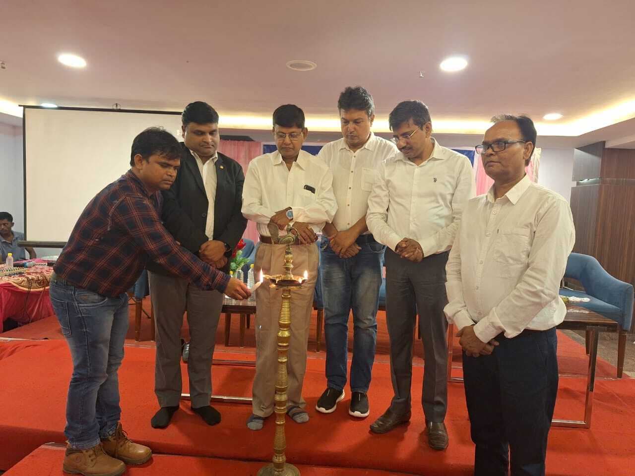 एमिटी विश्वविद्यालय में शिक्षक मिलन सह सम्मान समारोह