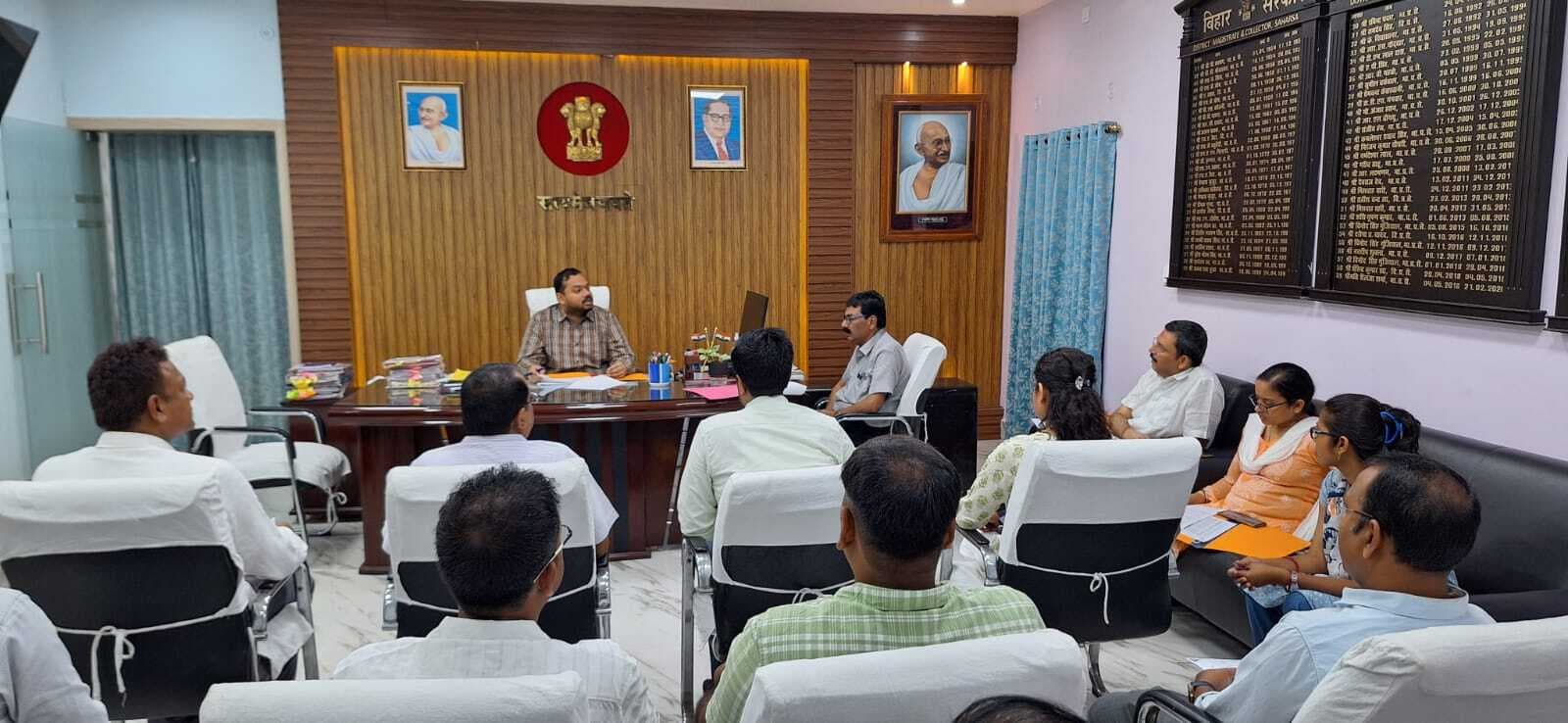 खाद्यान्न उठाव में विलंब के लिए जिला प्रबंधक राज्य खाद्य निगम से स्पष्टीकरण