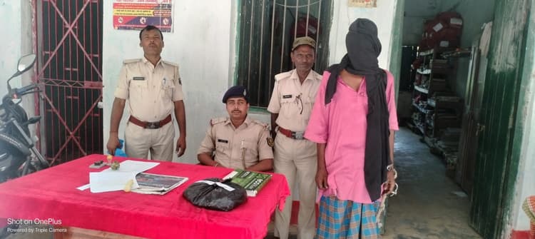 500 ग्राम गांजा के साथ तस्कर गिरफ्तार