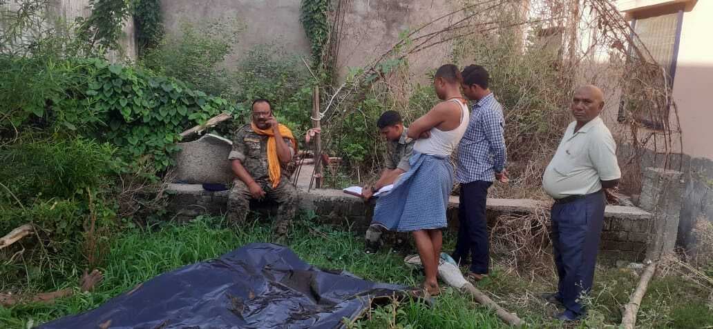 शराब के नशे में छत से गिरे पुरोहित की मौत, जांच में जुटी पुलिस, छत में नशे की हालत में सोये रहने के दौरान हुआ हादसा, हंसडीहा थाना में दर्ज हुआ यूडी केस