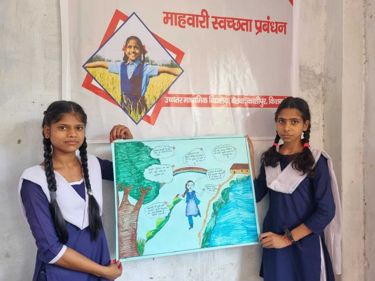 छात्राओं ने तोड़ी चुप्पी, हाथों पर रेड डॉट बनाकर माहवारी स्वच्छता का दिया संदेश