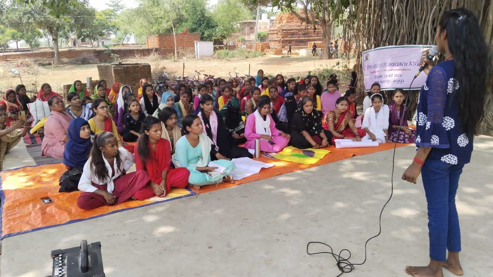 किशोरियों ने नुक्कड़ नाटक, चित्रांकन व भाषण के माध्यम से दिया अपना संदेश