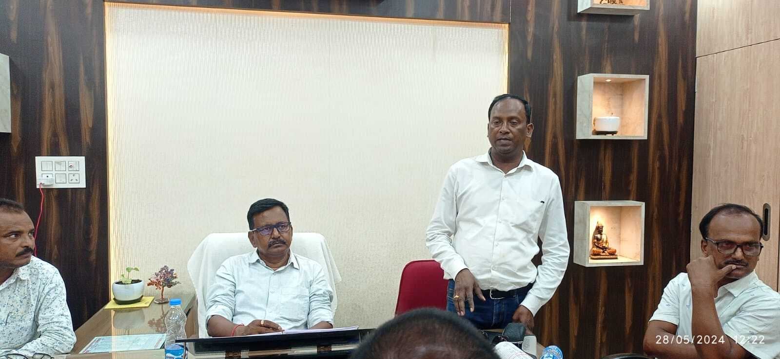 डाक विभाग की बैठक में संचालित कई योजनाओं की दी जानकारी