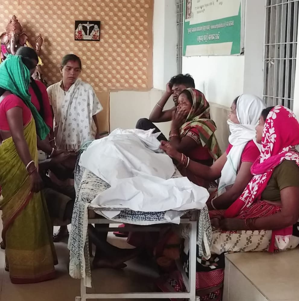 घर से शौच के लिये निकली नवविवाहिता की लाश कुएं में मिली