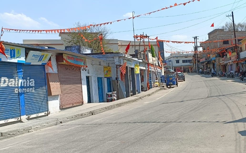 भीषण गर्मी के कारण नदी व तालाब भी सूखे