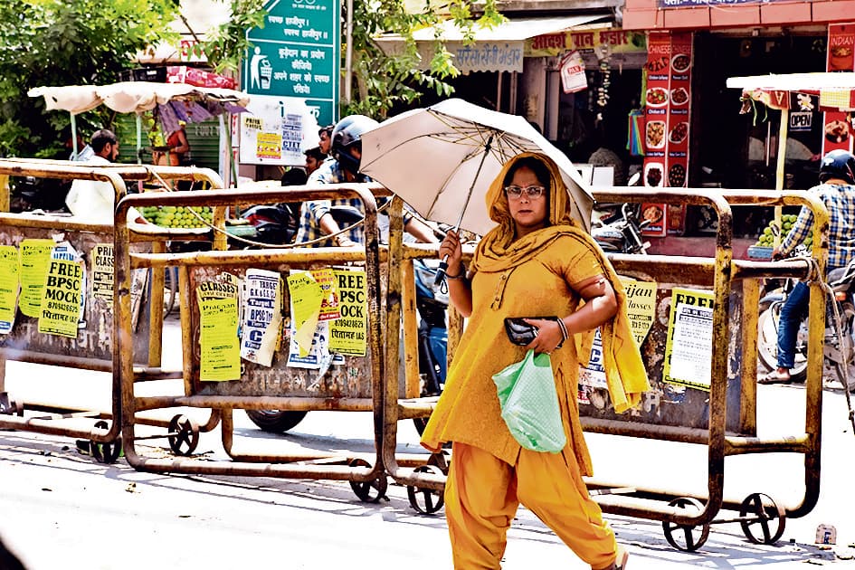 आसमान से बरस रही आग, 44 पर पहुंचा पारा, कूलर-एसी फेल