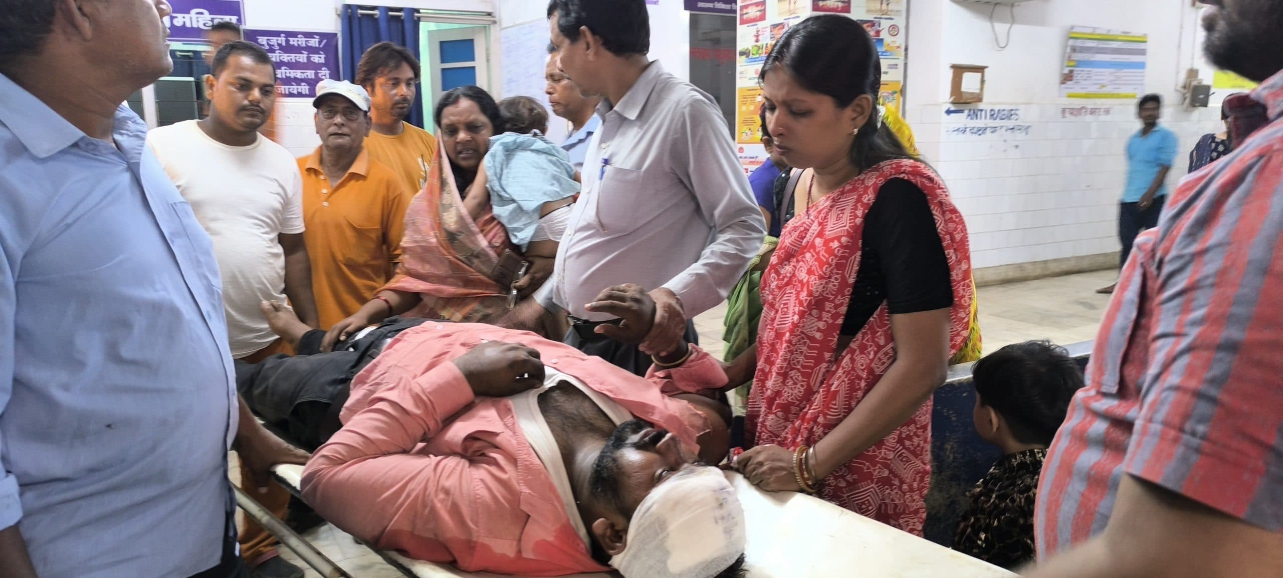 सड़क हादसे में आजसू नेता समेत दो घायल, रेफर