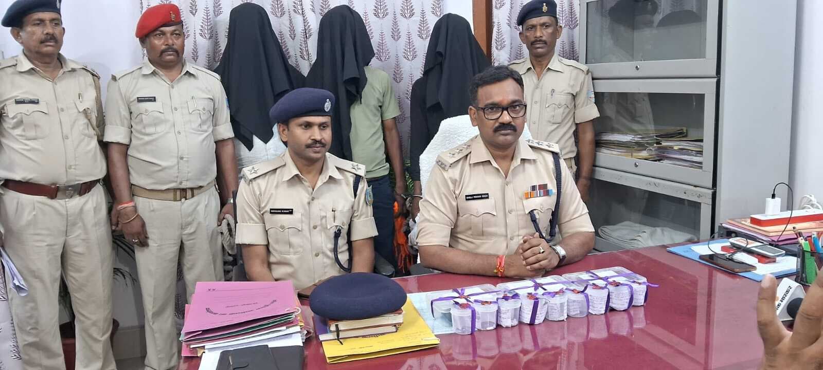 मानगो: 38 पुड़िया ब्राउन शुगर के साथ तीन गिरफ्तार, गये जेल