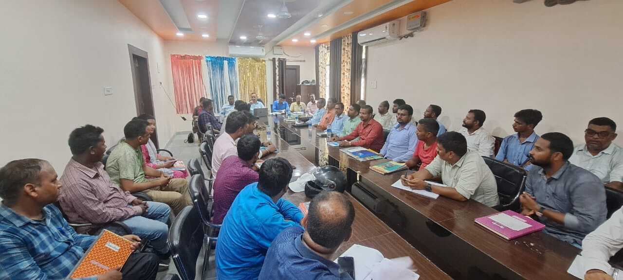 जिला बंदोबस्त पदाधिकारी ने बैठक में अधिकारियों को सर्वे कार्य में तेजी लाने का  दिया निर्देश