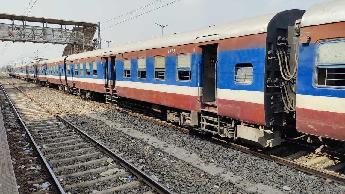 मंदारहिल दुमका रेलखंड पर दो जून को कई ट्रेनों का परिचालन होगा रद्द