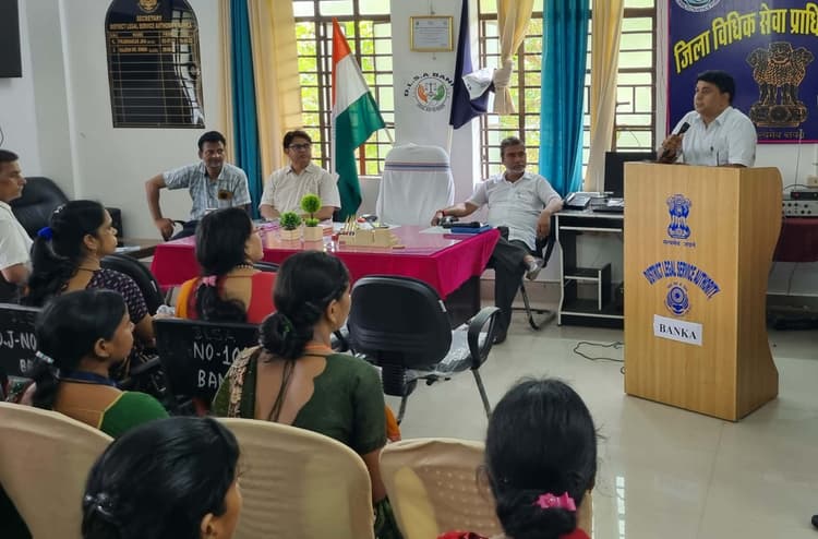 बच्चों के शोषण की शिकायत 1098, 181 या 112 टॉल फ्री नंबर पर करें