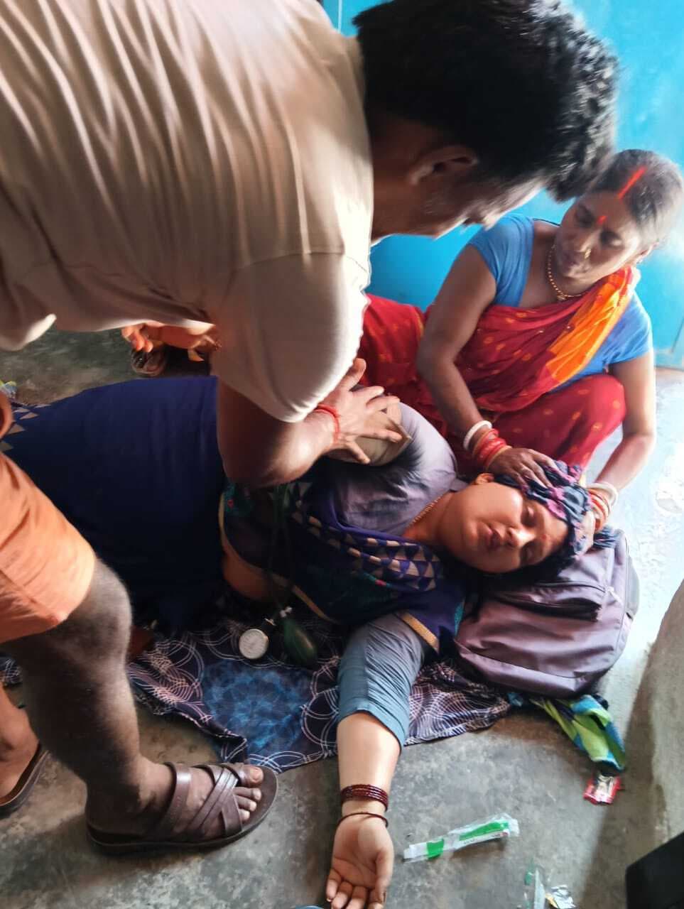 हीट वेव से तीन शिक्षक व दो छात्राएं बेहोश