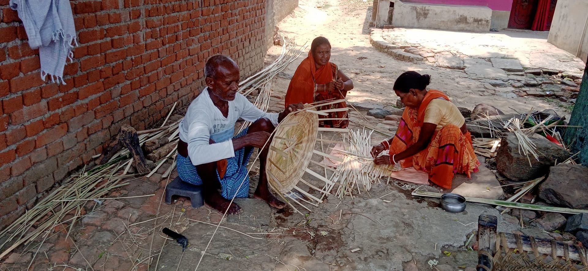 – जमकडीह और तुलबुल के 100 महली परिवारों का जीवन आधार है ‘बांस’