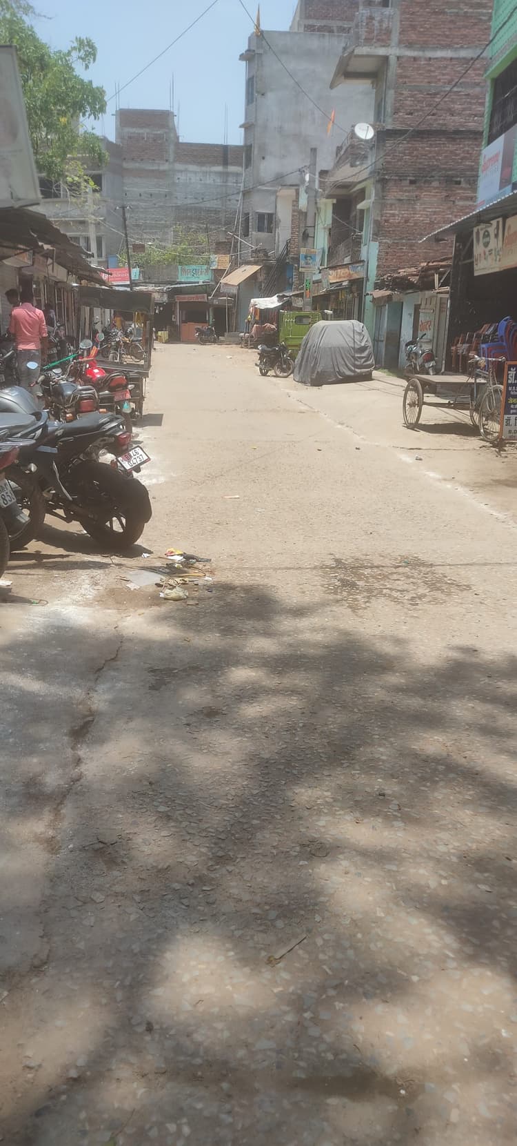 आसमान से बरसा आग का गोला, सड़कों पर पसरा रहा सन्नाटा