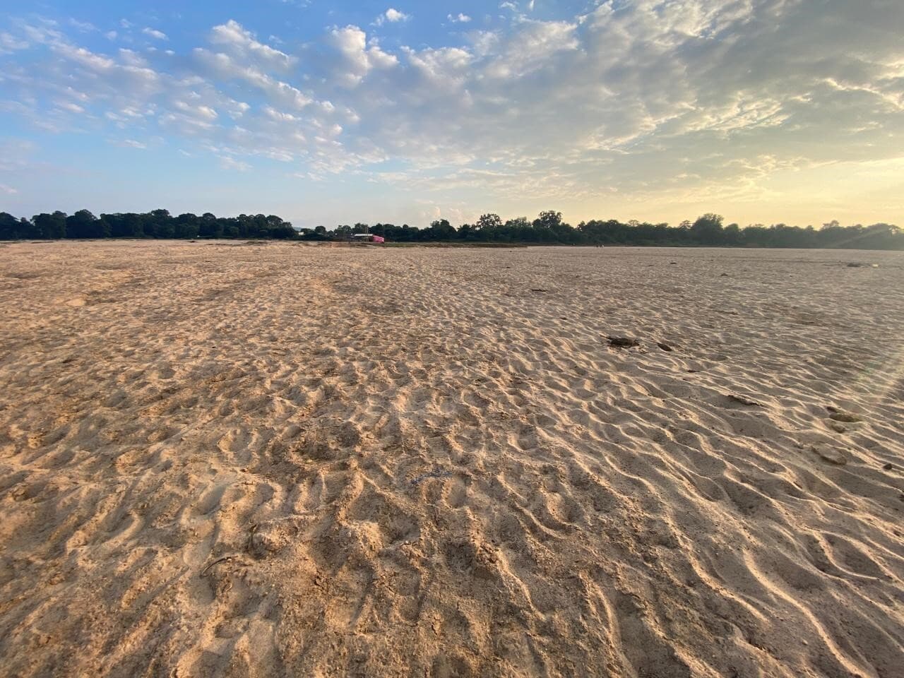 राउरकेला : अवैध खनन के कारण सरकारी परियोजनाओं के लिए हो सकती है बालू की किल्लत