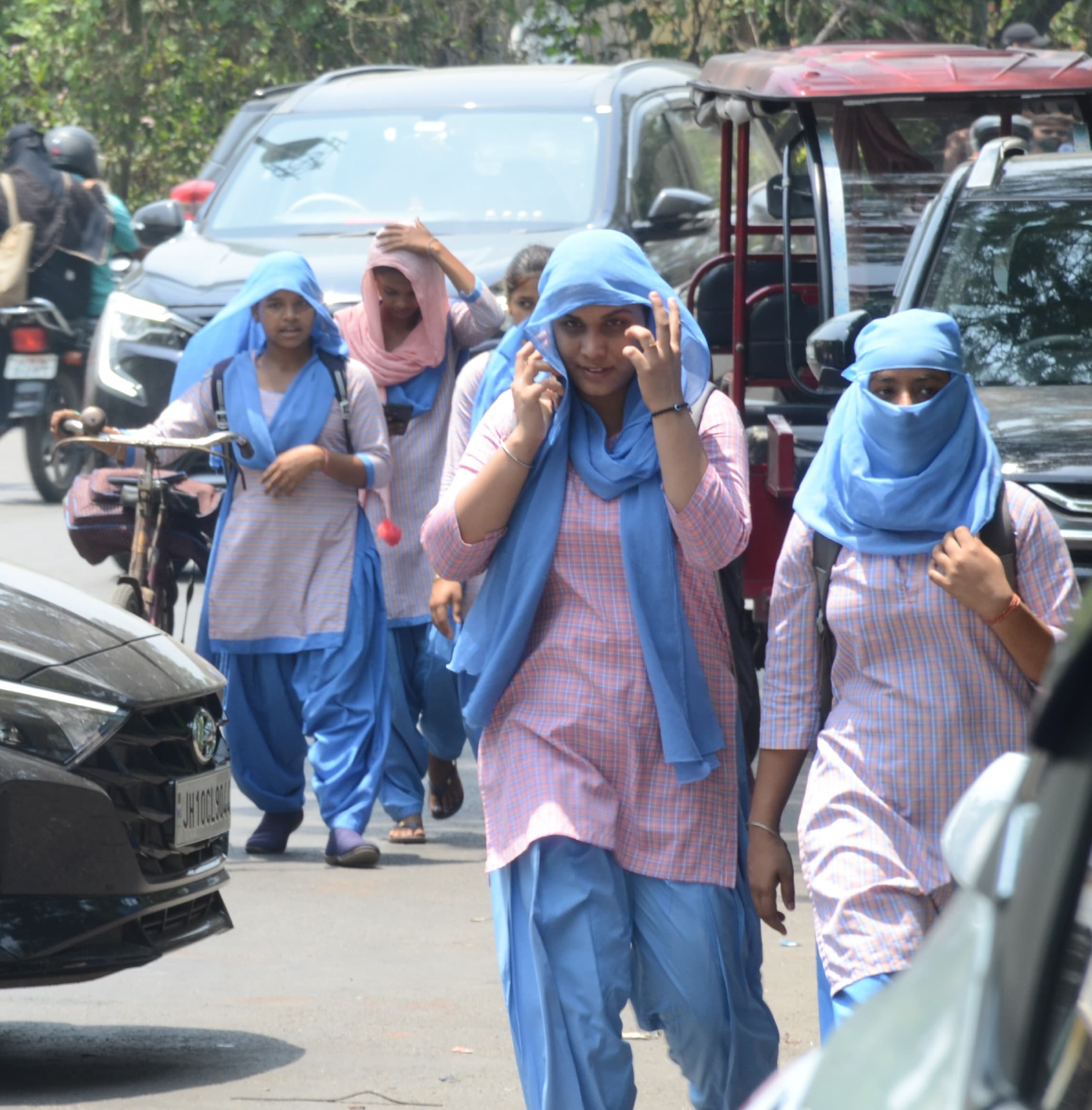 आसमान से बरस रही आग, 43 डिग्री रहा तापमान