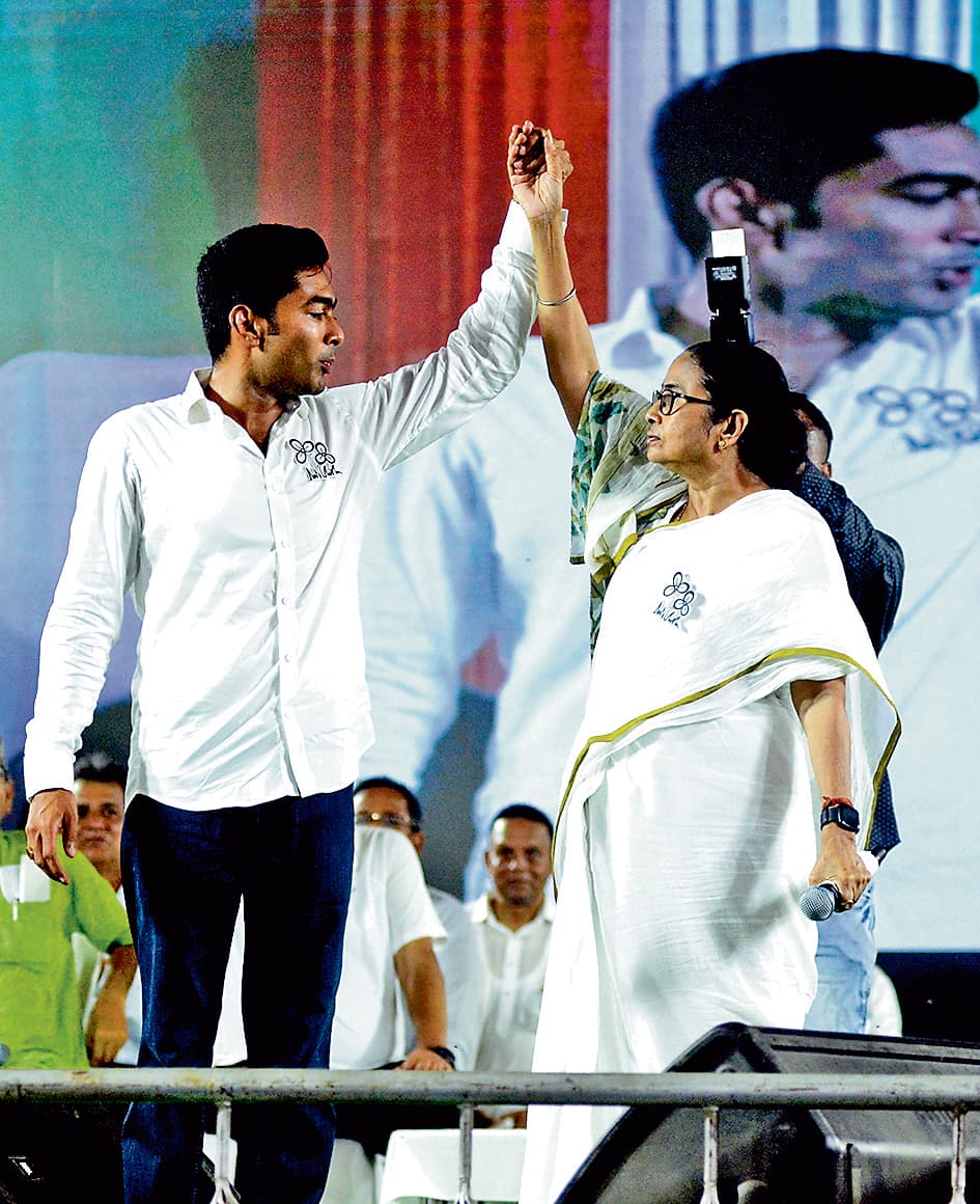 तृणमूल में भाजपा को भी उखाड़ फेंकने का है दम : ममता