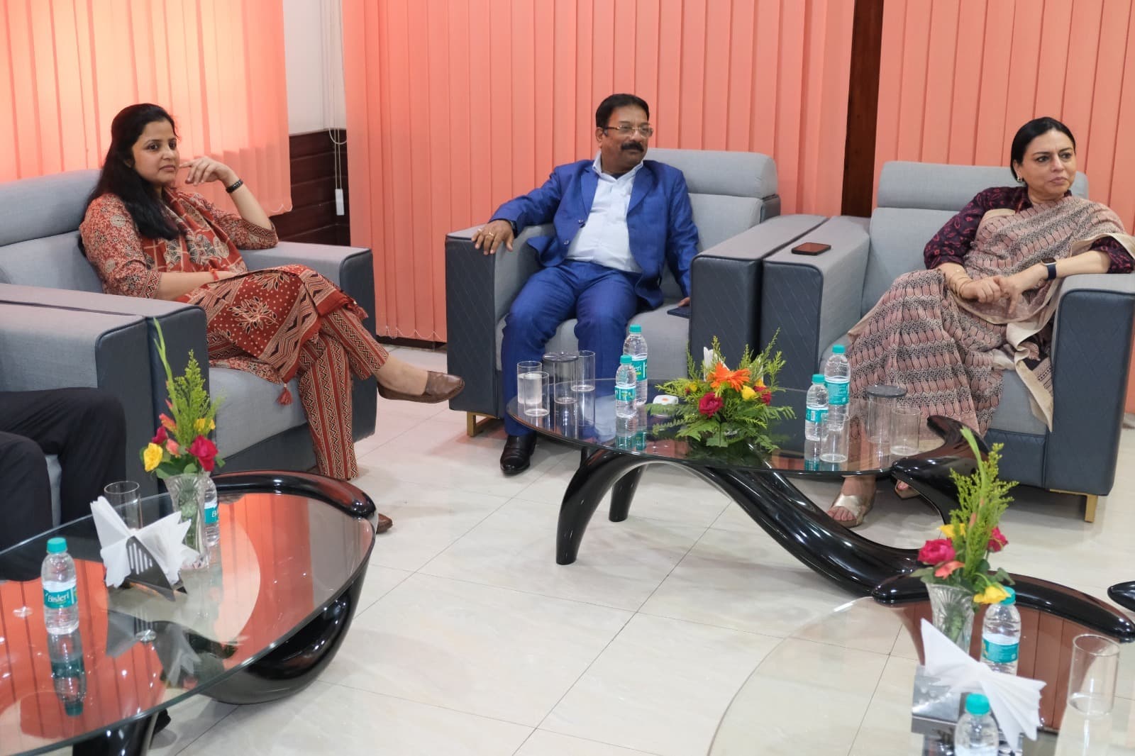 वित्तीय मामलों की जानकारी रखें, उद्यमिता के लिए प्रयत्नशील रहें महिलाएं