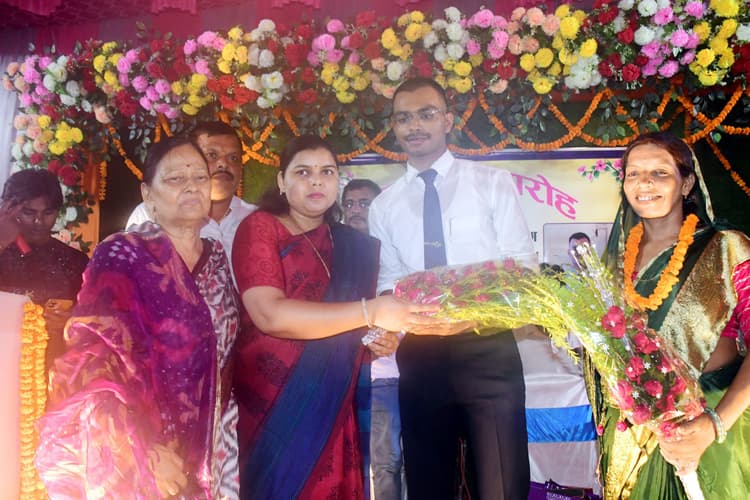 महापौर ने नवनीत आनंद को किया सम्मानित, कहा- आपकी सफलता से पूर्णिया गौरवान्वित