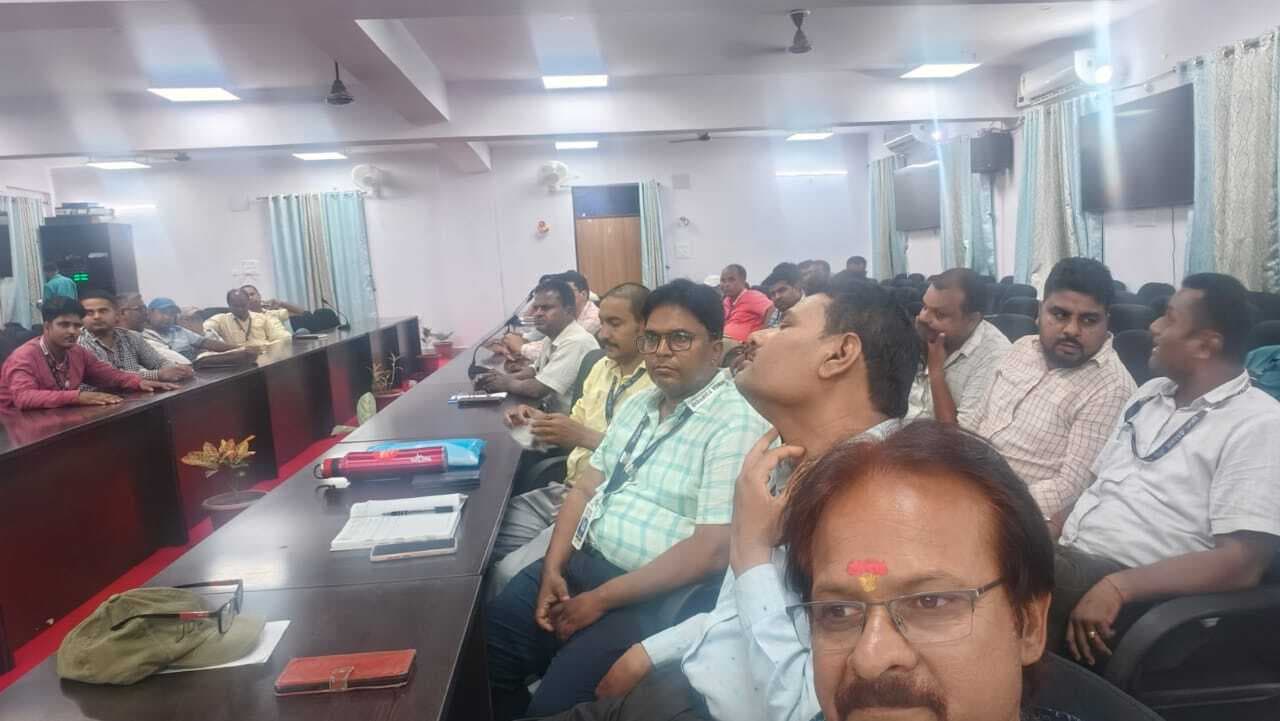 पोस्टल बैलेट गणना के लिए कर्मियों को दी गयी जानकारी