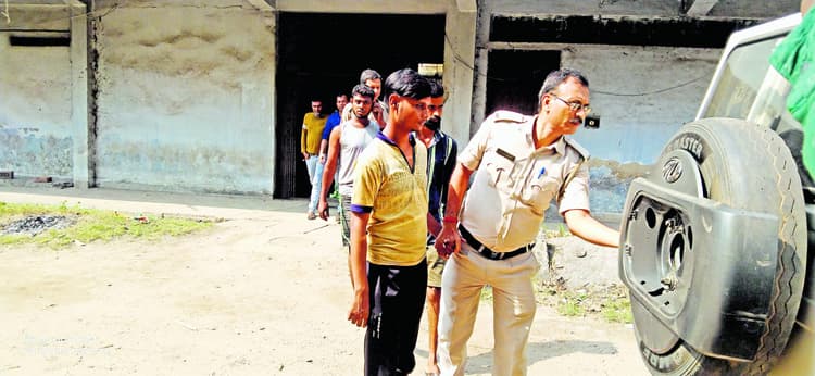 लॉटरी के फर्जी टिकट बेचने के आरोप में पांडवेश्वर से तीन गिरफ्तार