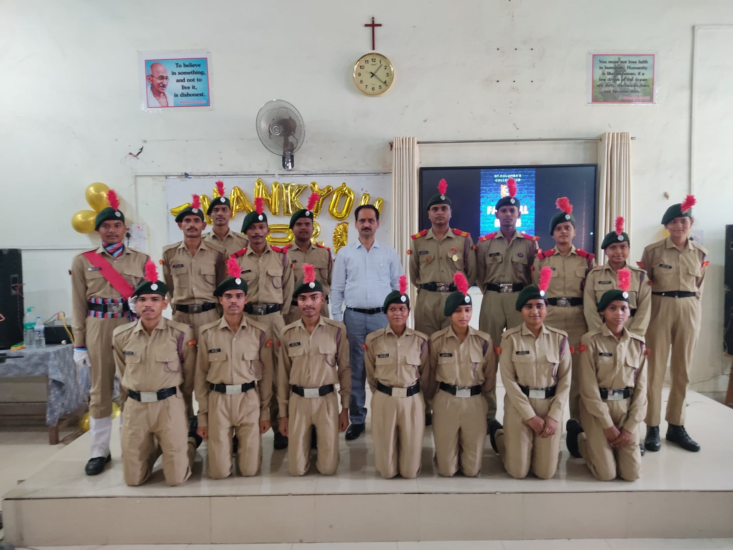 संत कोलंबा में सीनियर एनसीसी कैडेट्स को दी विदाई