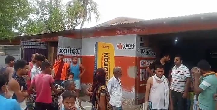 दरवाजा तोड़कर चोरों ने किराना दुकान में की चोरी, पीड़ित ने थाना में दिया आवेदन