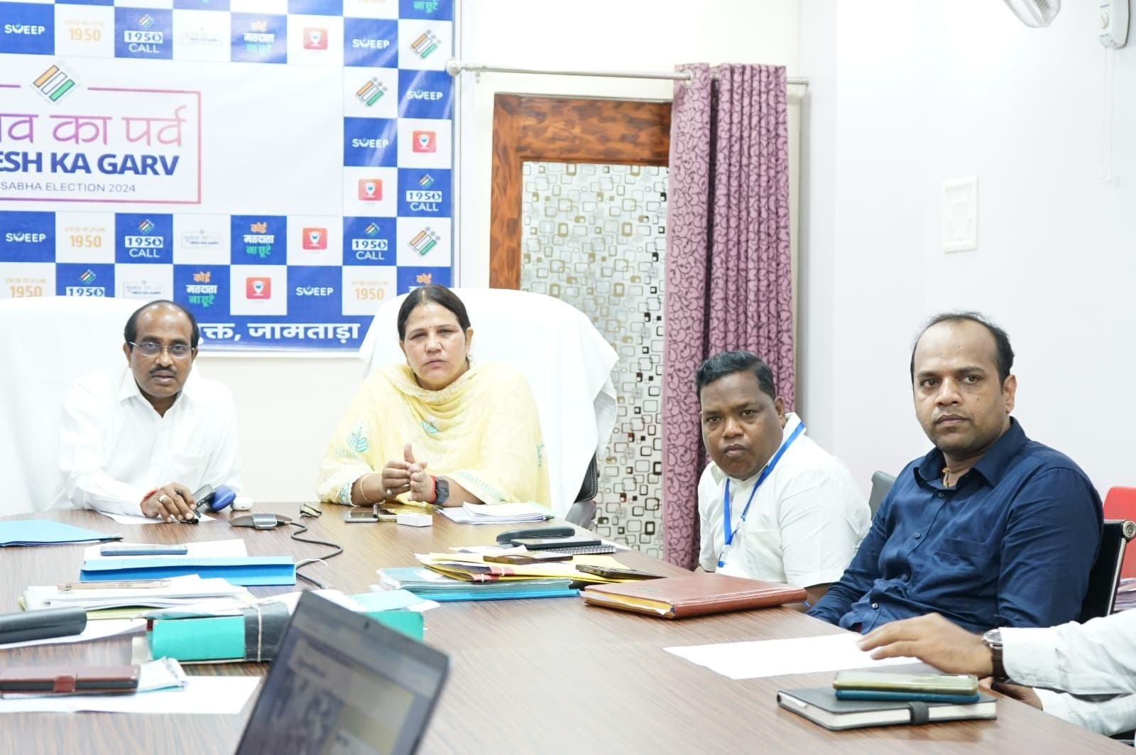 मतदान कर्मियों का हुआ तृतीय रेंडामाइजेशन