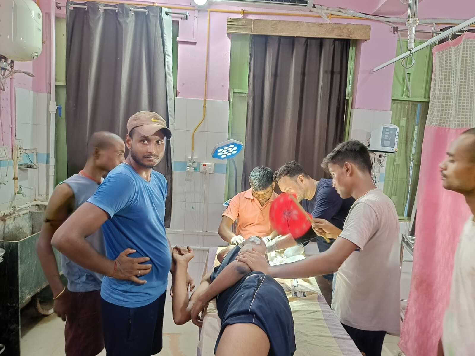 रेलवे पटरी पर गिरकर एक युवक गंभीर रूप से हुआ जख्मी