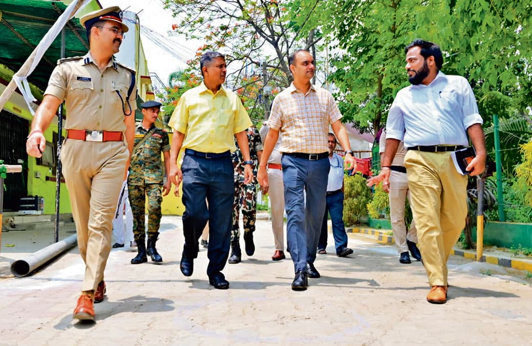 मुख्य निर्वाचन पदाधिकारी ने स्ट्रांग रूम और मतगणना कक्ष का किया निरीक्षण