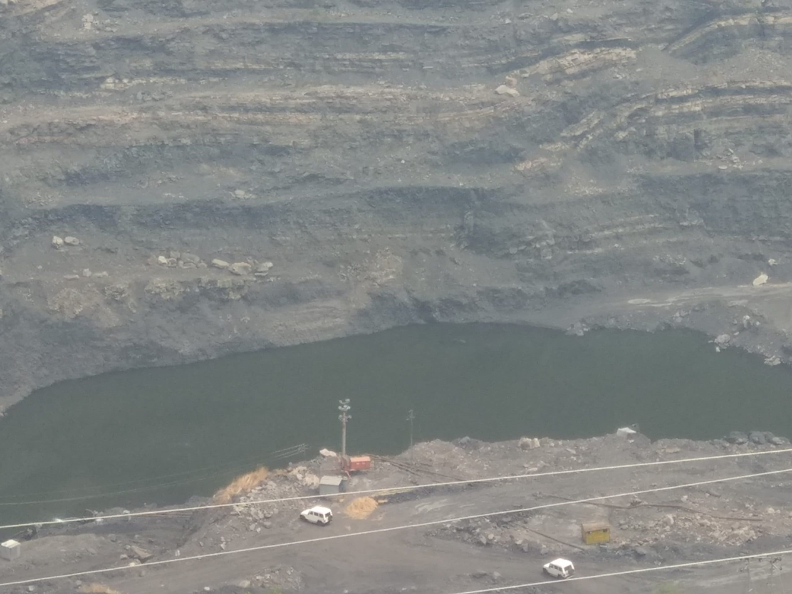 खदान में भरा पानी,15 दिनों से कथारा कोलियरी में उत्पादन ठप