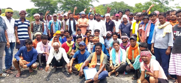 दुगदा कोल वाशरी : ग्रामीण विस्थापित रैयत मोर्चा ने सोलर प्लांट का निर्माण बंद कराया