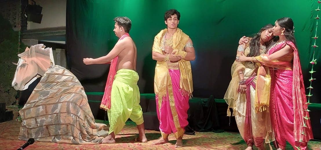 नीरज मेमोरियल स्कूल में नाटक ''''विक्रमोर्वशीयम्'''' का मंचन