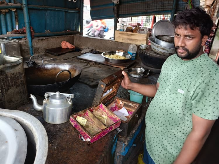 झारखंड मैदान के निकट होटल में चोरी