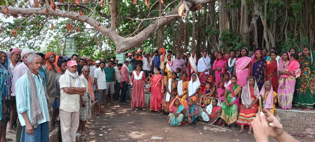 ग्रामसभा में जामुनदोहर के विस्थापितों को बसाने का विरोध