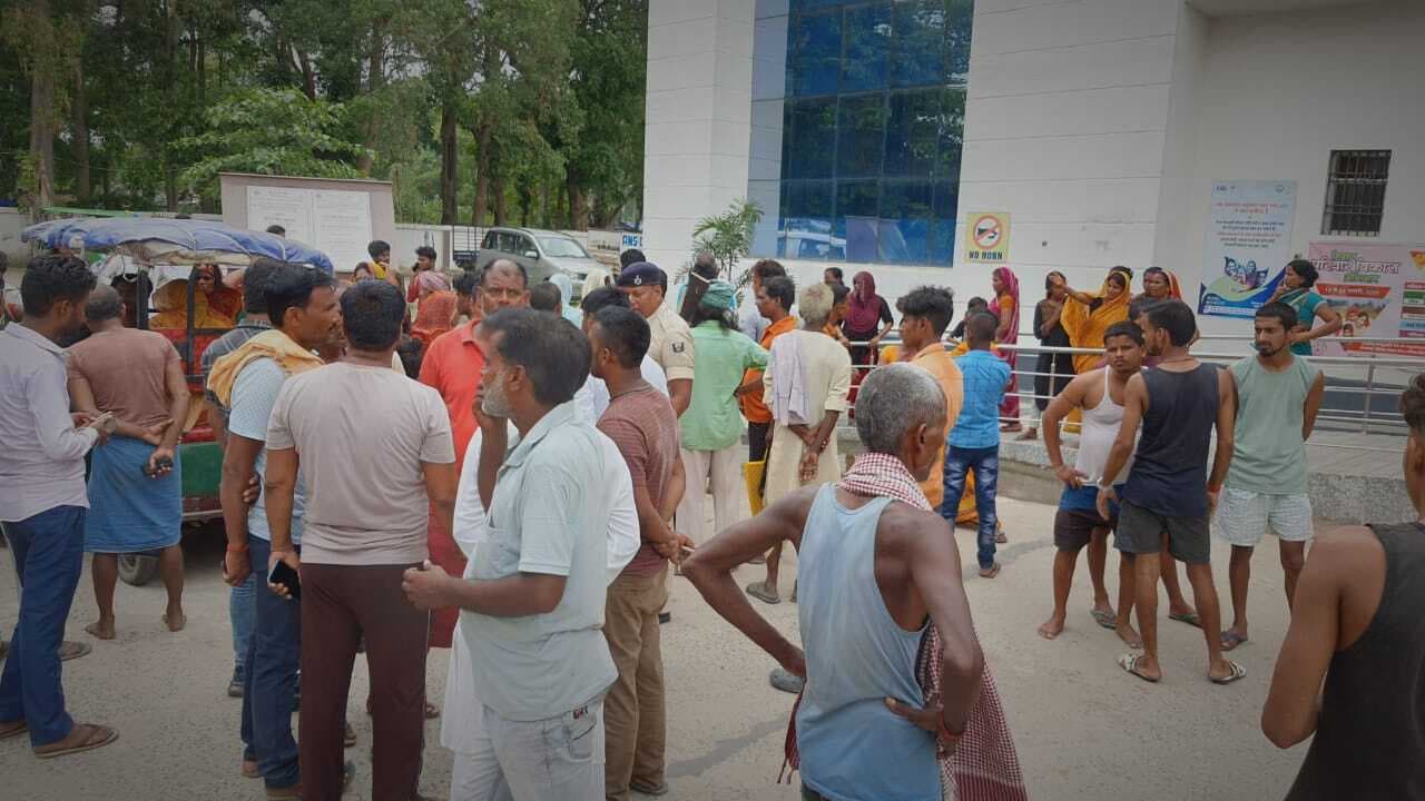 करेंट लगने से मां-बेटी की हुई मौत, कपड़ा फैलाने के दौरान हुआ हादसा