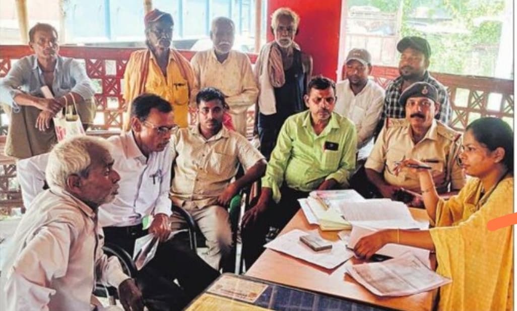 साप्ताहिक जनता दरबार के बीच हिंसक रूप ले रहा जमीन विवाद