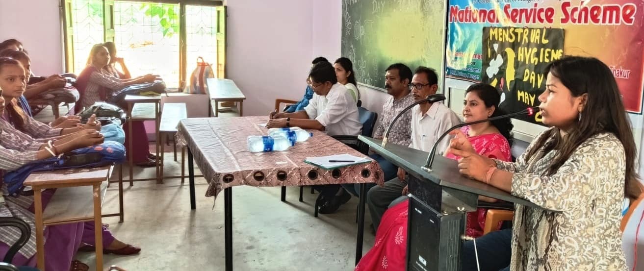 छात्राओं को दी गयी मासिक धर्म के दौरान स्वच्छता की जानकारी