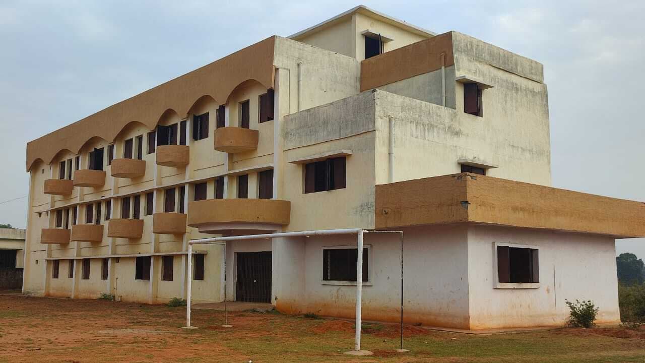 बालिका छात्रावास का उपयोग नहीं