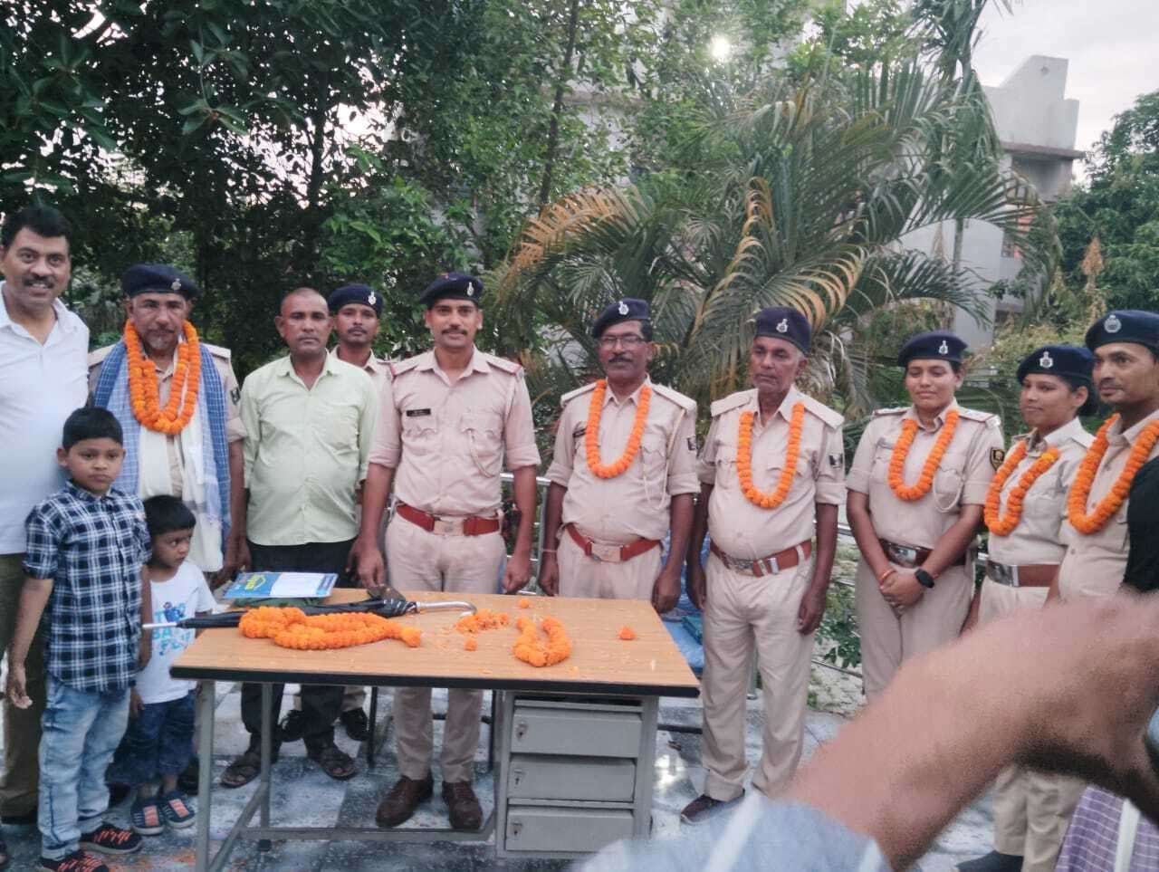 चौकीदारों के सेवानिवृत होने पर विदाई सम्मान समारोह आयोजित