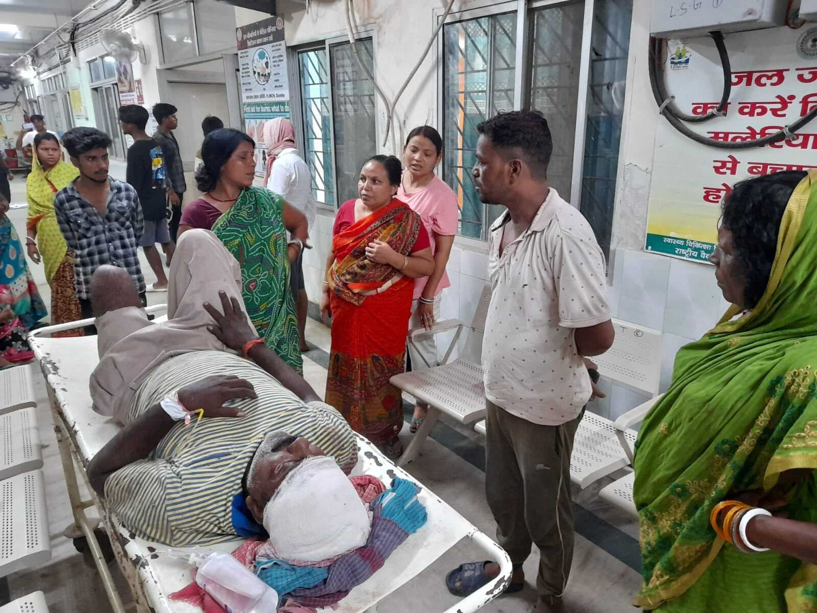 पिकअप वैन के धक्के से दो महिला व टोटो चालक घायल, चालक रेफर