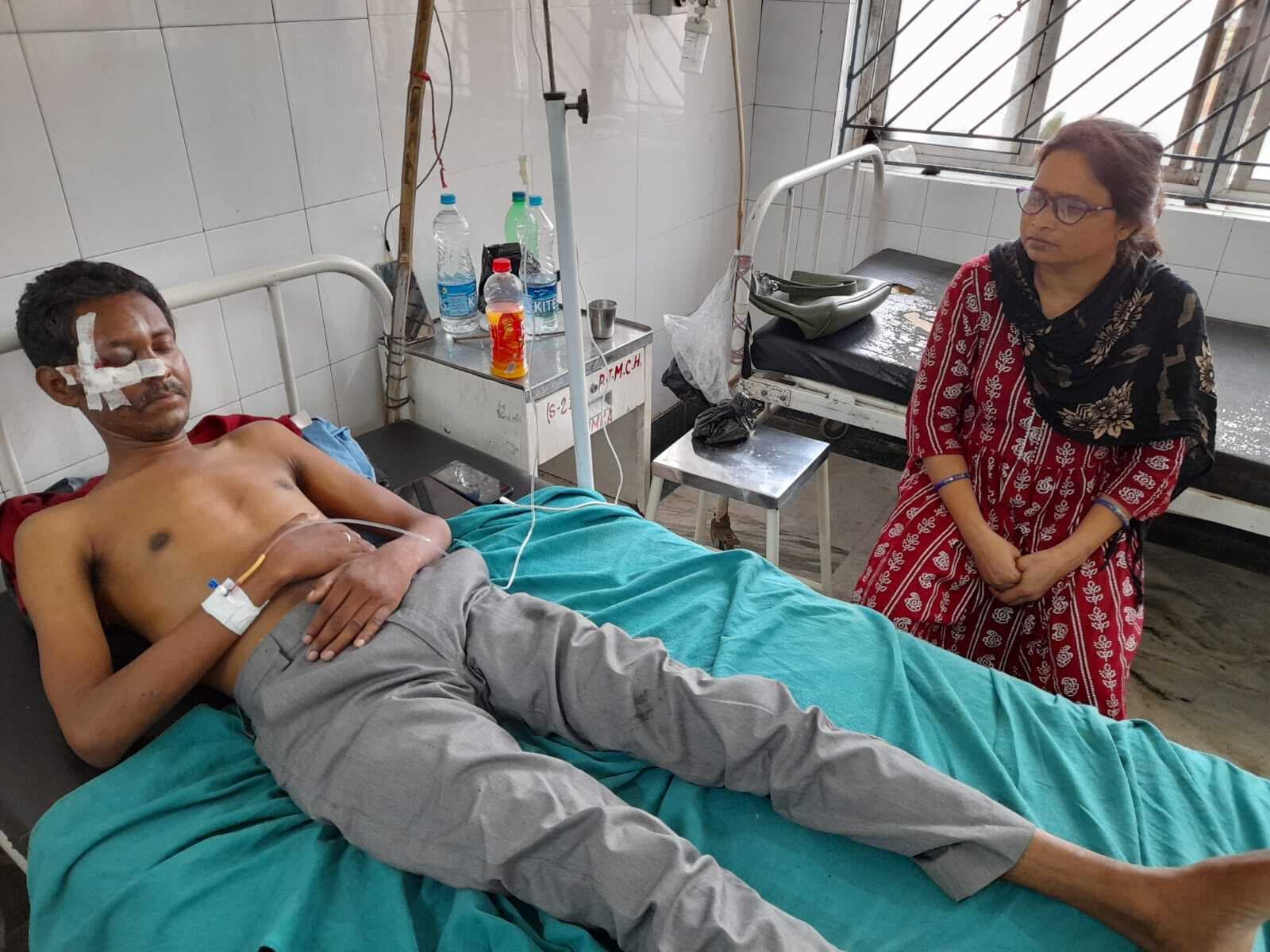 दो बाइक की टक्कर में मतदान कर्मी घायल, भर्ती