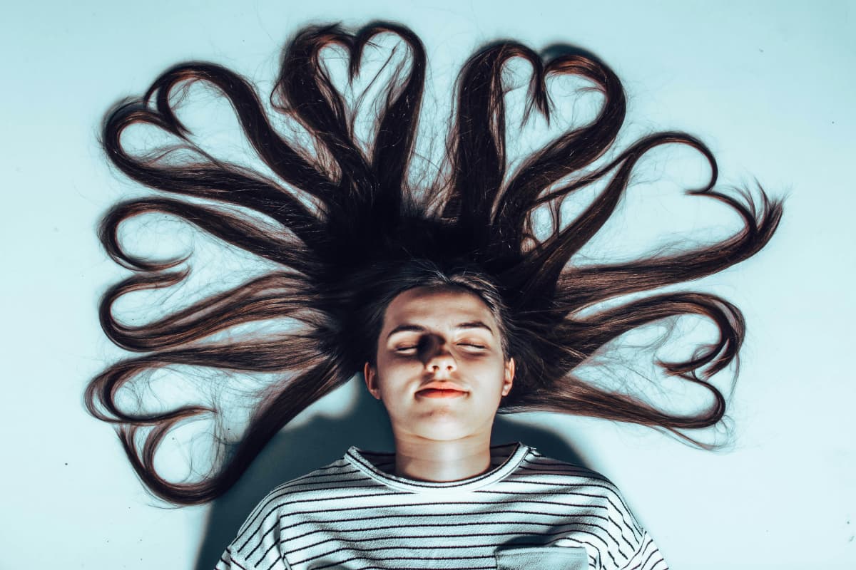 Hair Care Tips: हेयरफॉल से हैं परेशान? नारियल तेल में मिला दें ये चीजें