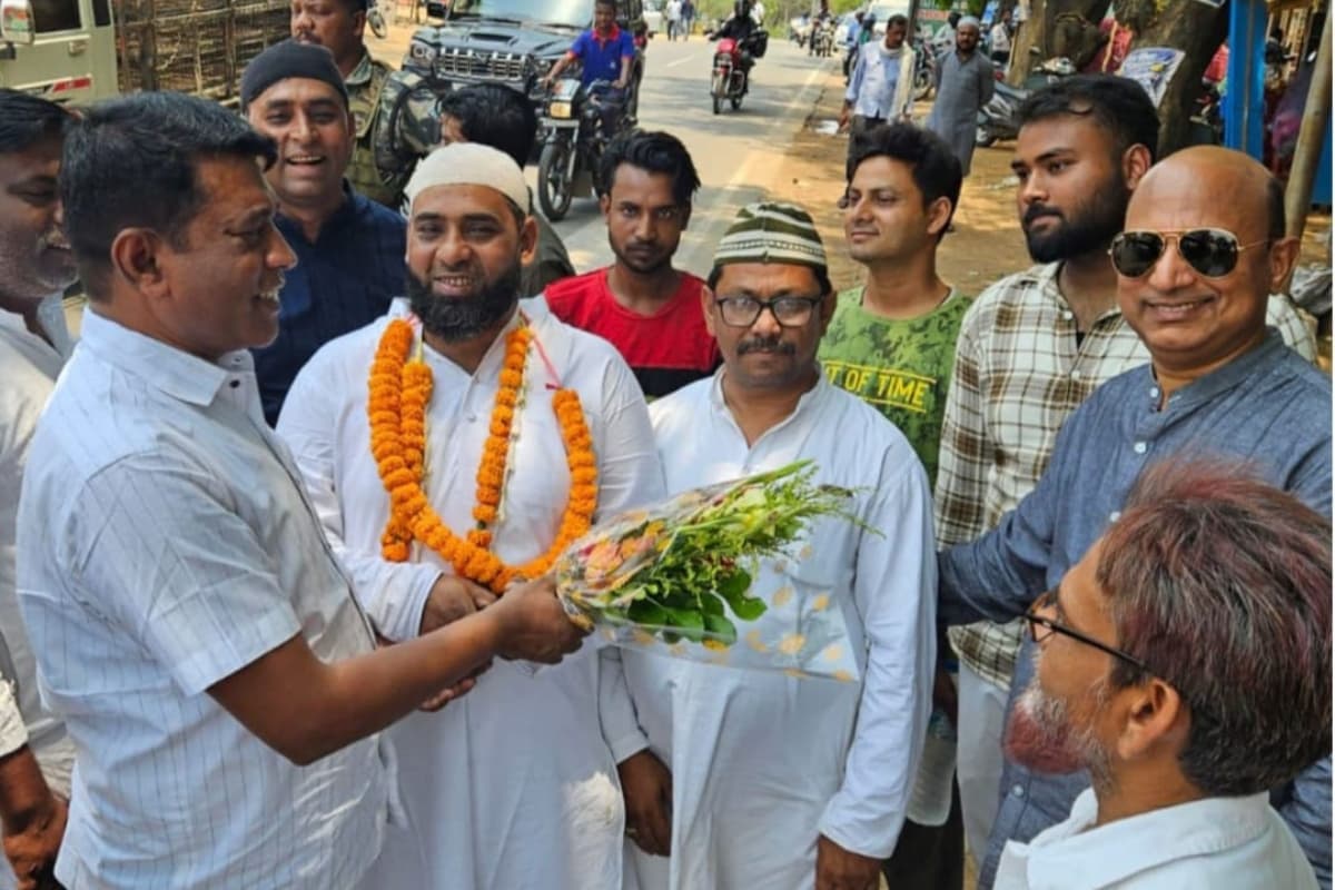 सिमडेगा: हज यात्रियों का पहला जत्था हुआ रवाना, शहर में हर्ष का माहौल
