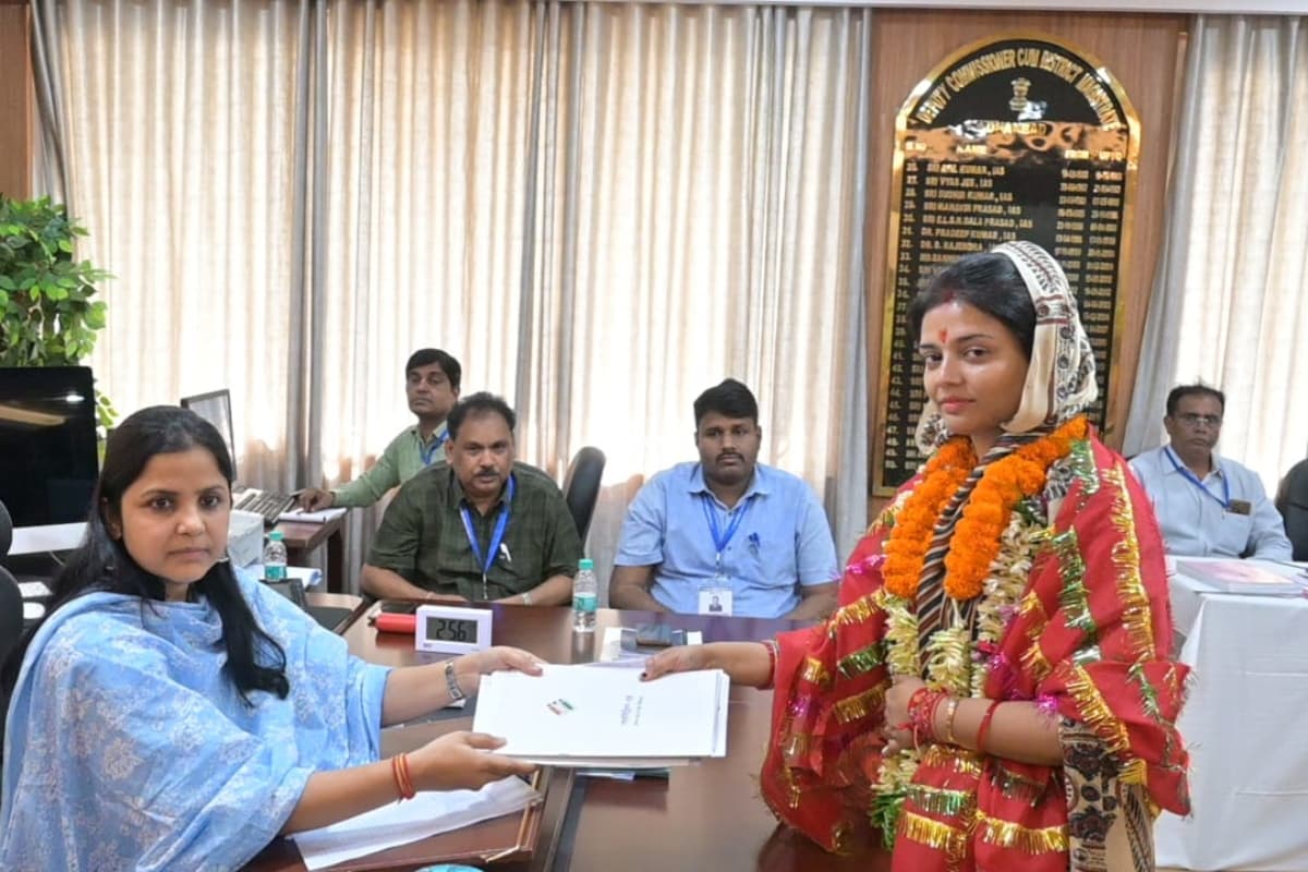 Lok Sabha Election 2024 : धनबाद लोकसभा सीट से इंडिया गठबंधन प्रत्याशी अनुपमा सिंह और मार्क्सवादी समन्वय समिति के जगदीश रवानी ने किया नामांकन