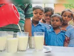 Bihar: मिड डे मील में अब बच्चों को मिलेगा गर्म दूध, जानिए कब से लागू होगी यह व्यवस्था
