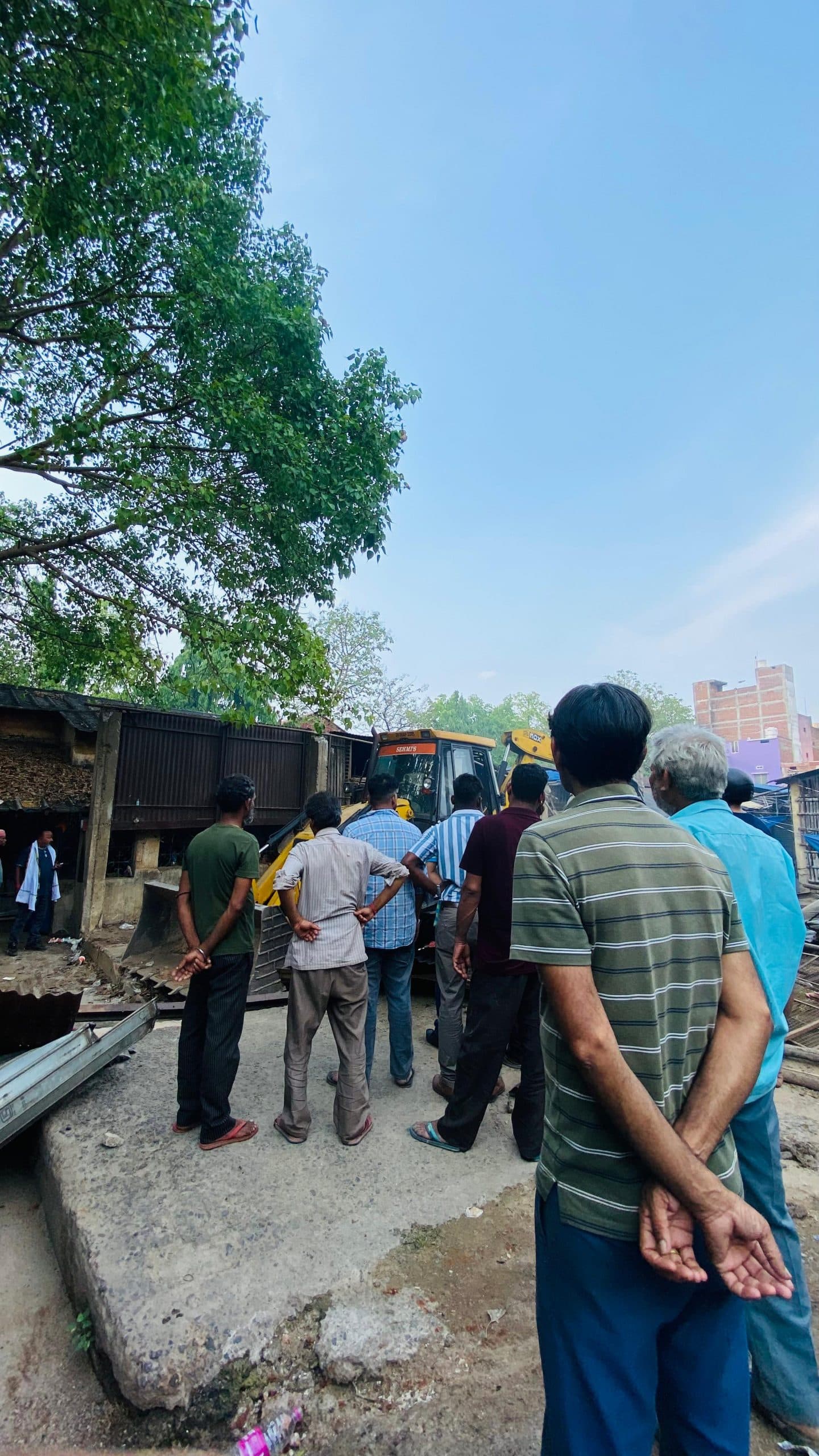 jamshedpur encroachment : सिदगोड़ा में तीन लोगों की दुकान को हटाने का था आदेश, चौथी दुकान भी हटा दी गयी, अब उठ रहे एसडीओ के आदेश और कार्रवाई पर सवाल