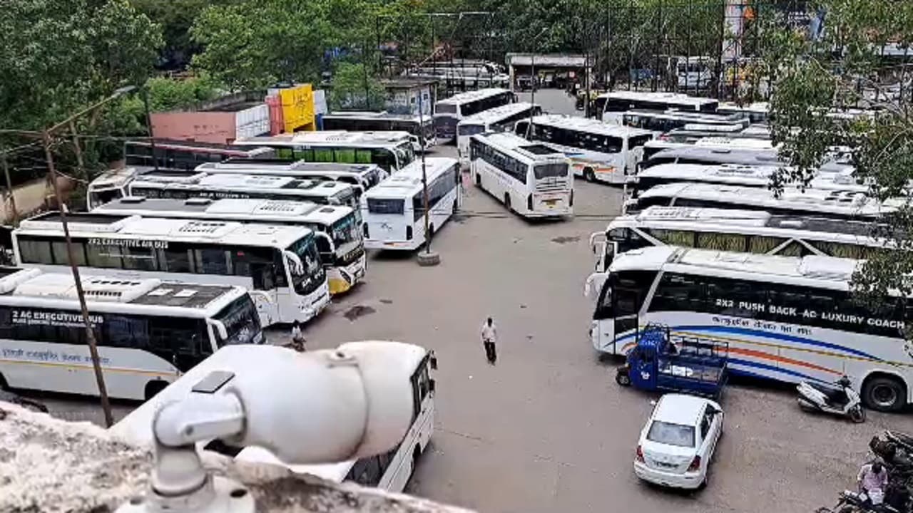 Jamshedpur election bus crisis : लोकसभा चुनाव में बसों का संकट, अभी स्थिति थोड़ी ठीक, आज से स्थिति और खराब होने की उम्मीद